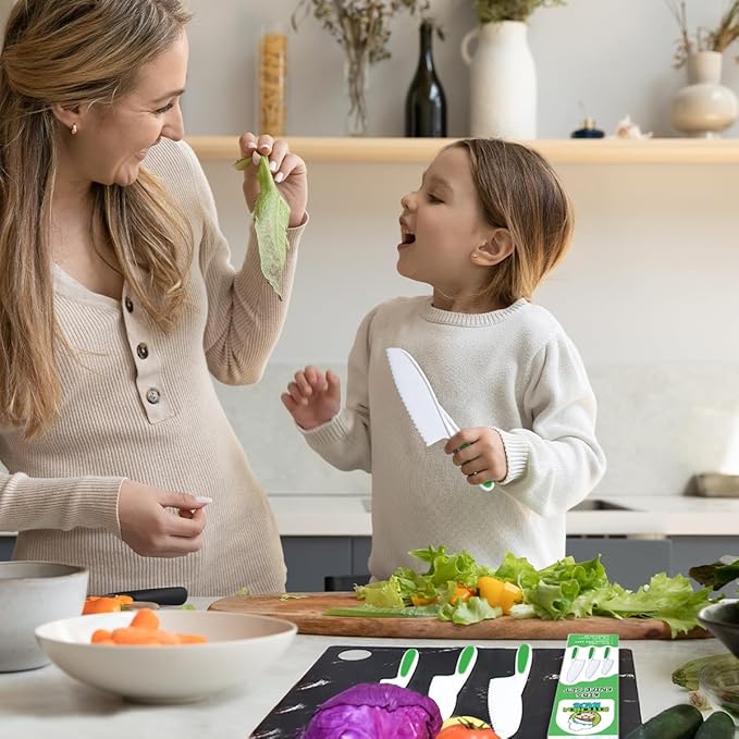 Kids Knife Set of 3 - Firm Grip, Serrated Edges & Safe – Colorful Nylon Toddler Knife Set to Cut Fruits, Salad, Cake, Lettuce (Green)