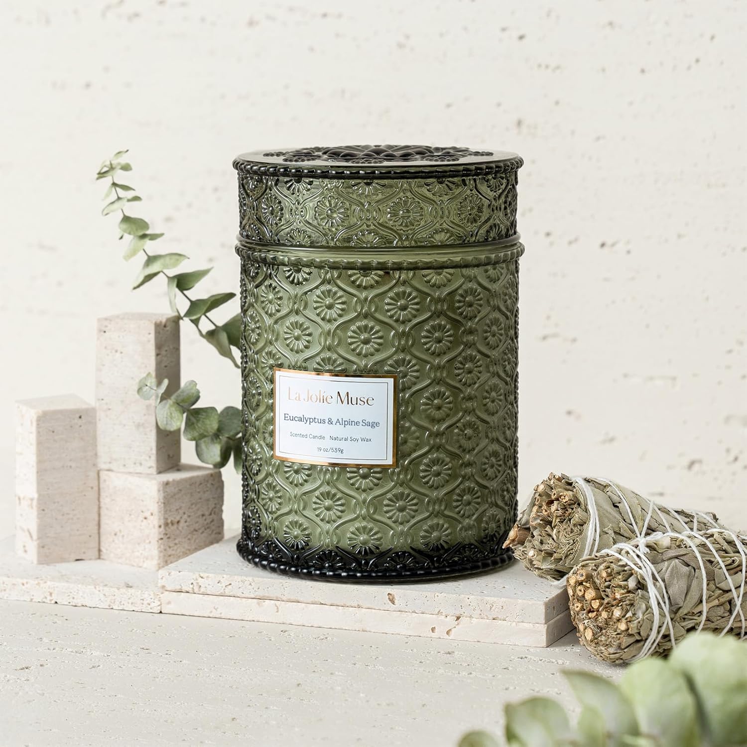 LA JOLIE MUSE Eucalyptus & Alpine Sage Candle – Eucalyptus, Sage & Lavender | 19 oz Wooden Wick | Natural Soy Wax | 90 Hours Burn | Candle for Relaxation